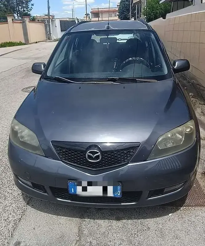 Usata Mazda 2 68 CV (50 kW) 2004 Grigio Utilitaria