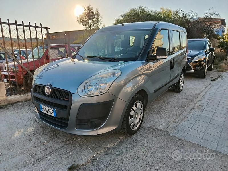 Blu Usata 2010 Fiat Doblò Emotion Monovolume | 5500 € (Buon prezzo) - Immagine 1/4