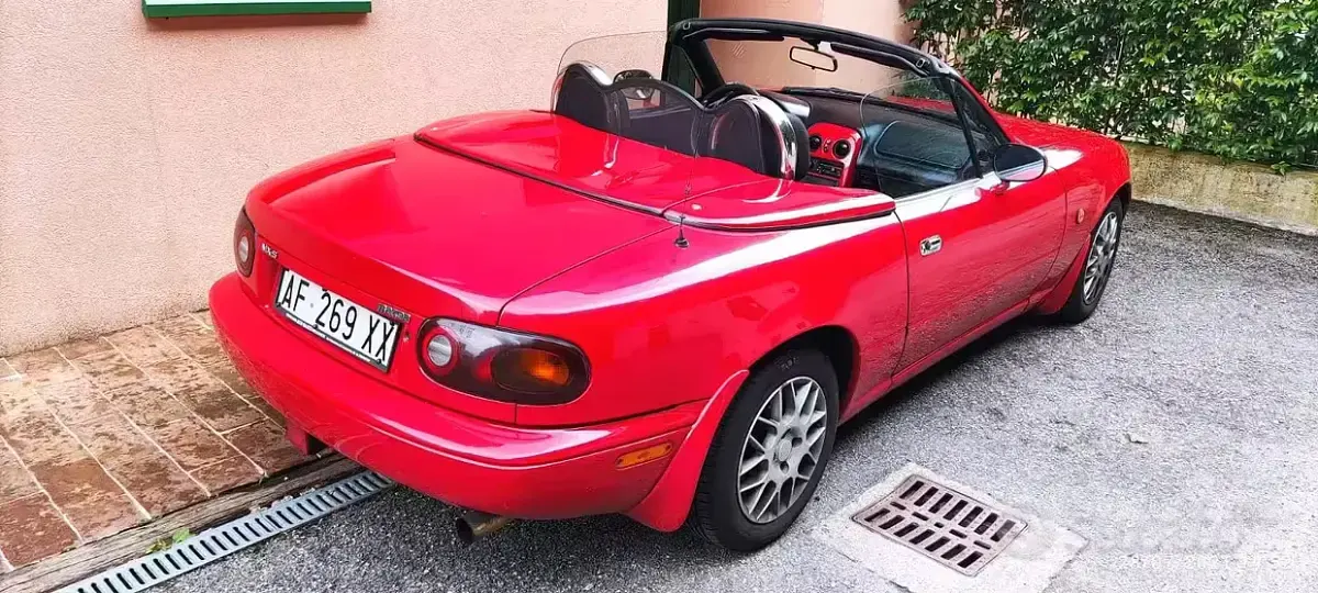 Usata Mazda MX5 90 CV (66 kW) 1995 Rosso Cabrio