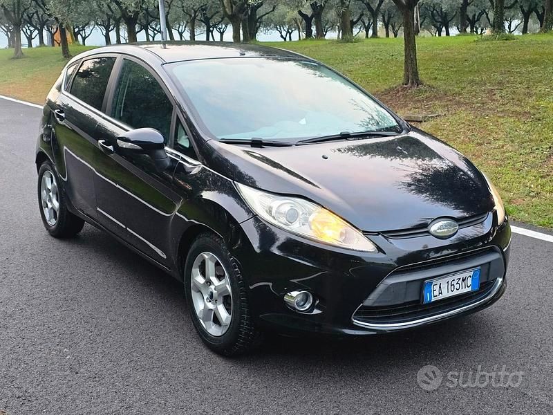 Usata Ford Fiesta 92 CV (67 kW) 2009 Nero Berlina