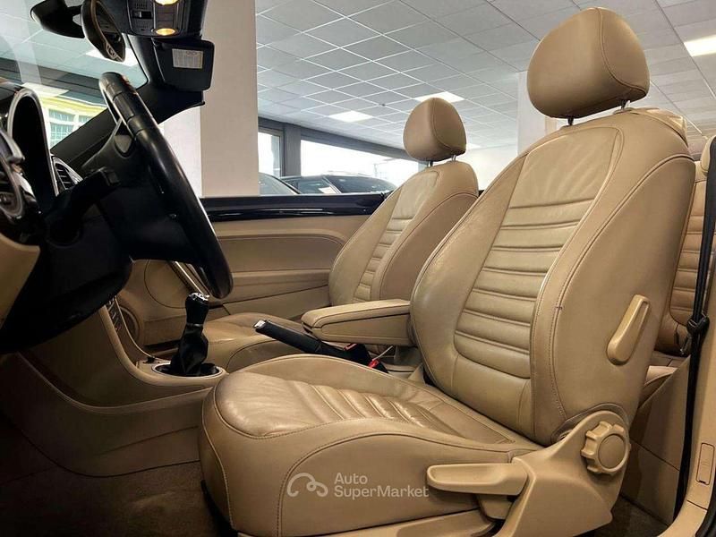 Usata VW Beetle Cabriolet Sport 160 CV (117 kW) 2014 Marrone Cabrio