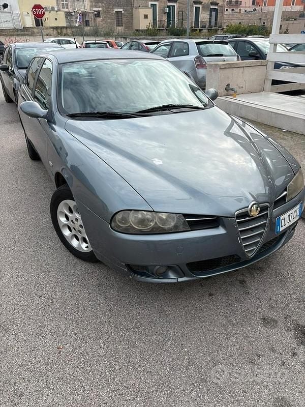Grigio Usata 2004 Alfa Romeo 156 Tre volumi | 1500 € (Buon prezzo) - Immagine 1/4