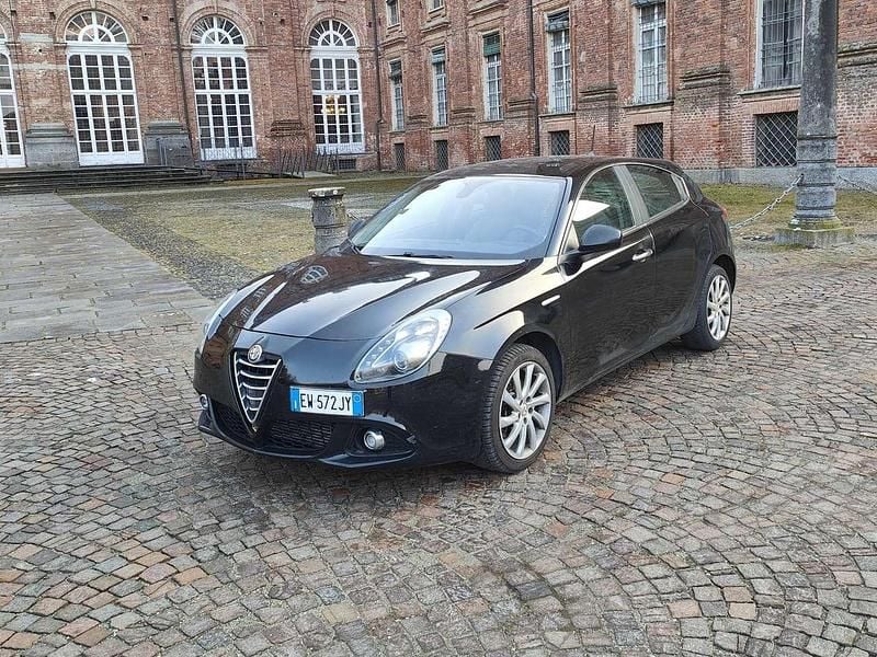 Nero Usata 2014 Alfa Romeo Giulietta Distinctive Tre volumi | 2500 € (Super prezzo) - Immagine 1/4