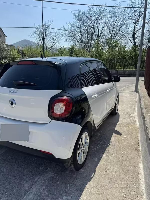 Usata Smart ForFour 71 CV (52 kW) 2016 Bianco Utilitaria