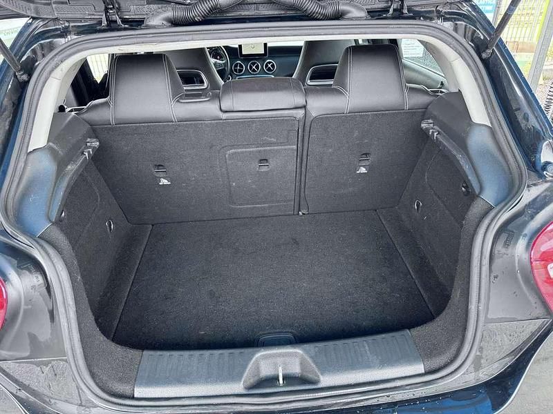 Usata Mercedes A180 109 CV (80 kW) 2016 Nero Berlina