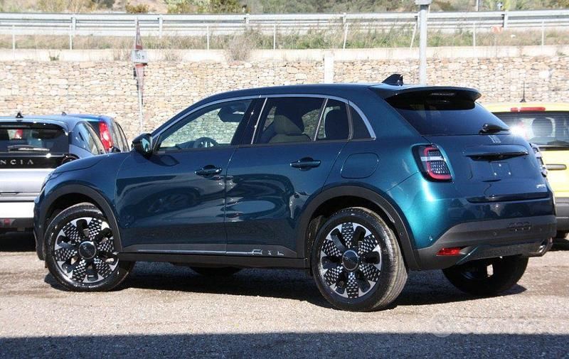 Nuova Fiat 600 La Prima 136 CV (100 kW) 2025 Nero SUV