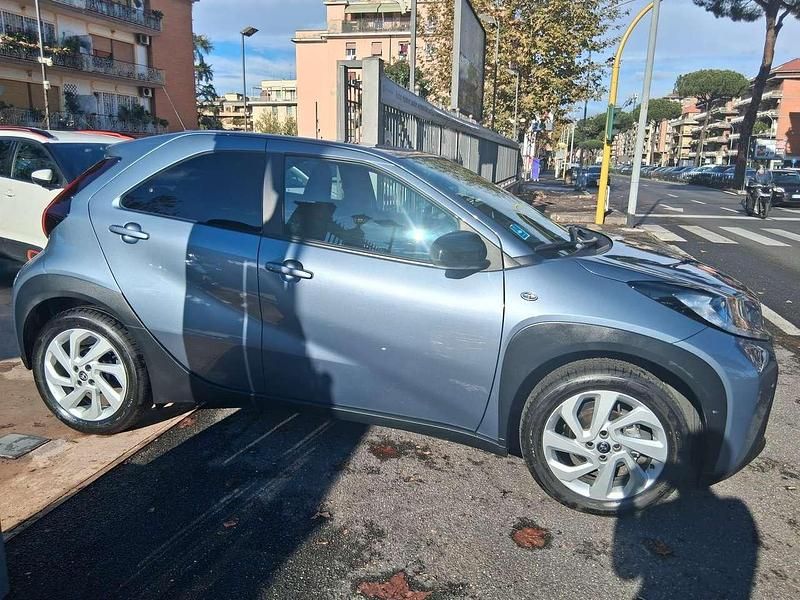 Usata Toyota Aygo X Lounge 72 CV (52 kW) 2024 Blu/azzurro SUV