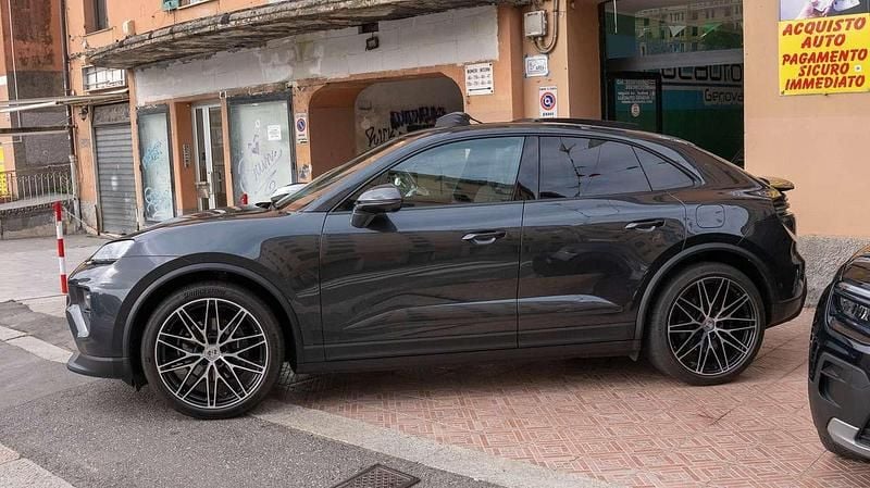 Usata Porsche Macan 300 kW (408 CV) 2024 Grigio vulcano SUV
