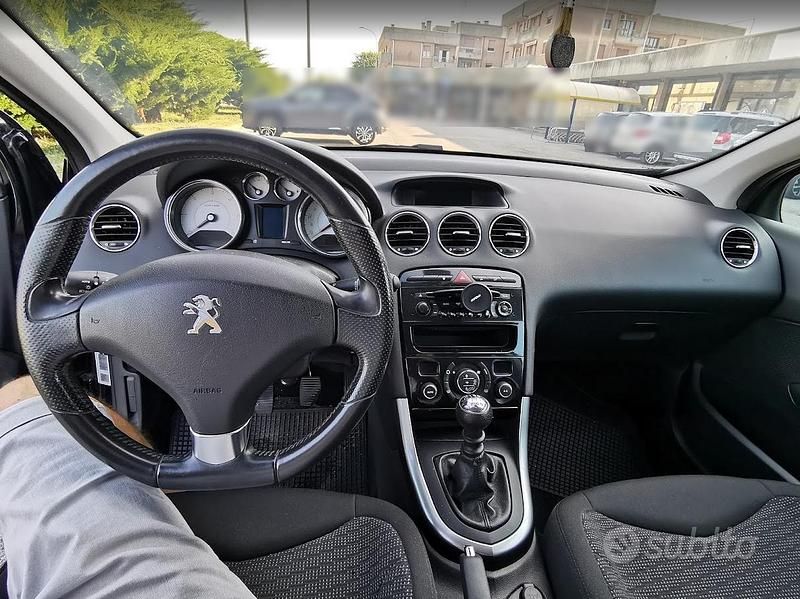 Begagnad Peugeot 308 Allure 111 HK (81 kW) 2012 Svart Sedan