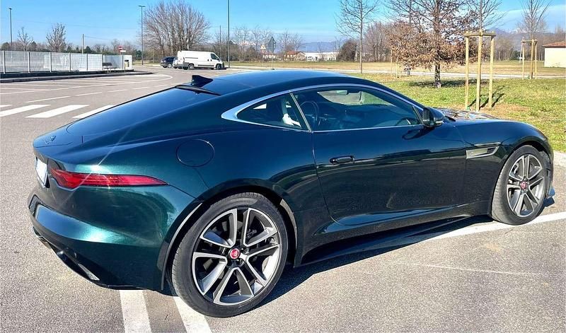 Usata Jaguar F-Type R-Dynamic 300 CV (220 kW) 2022 Verde Coupé