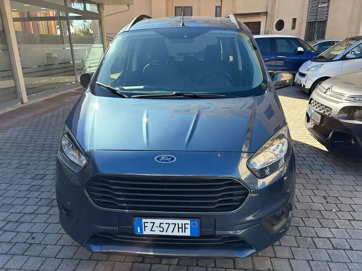 Usata Ford Tourneo Courier Sport 101 CV (74 kW) 2019 Blu/azzurro Monovolume