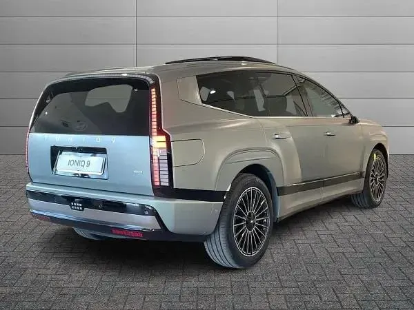 Nuova Hyundai Ioniq 9 2026 Celadon gray SUV