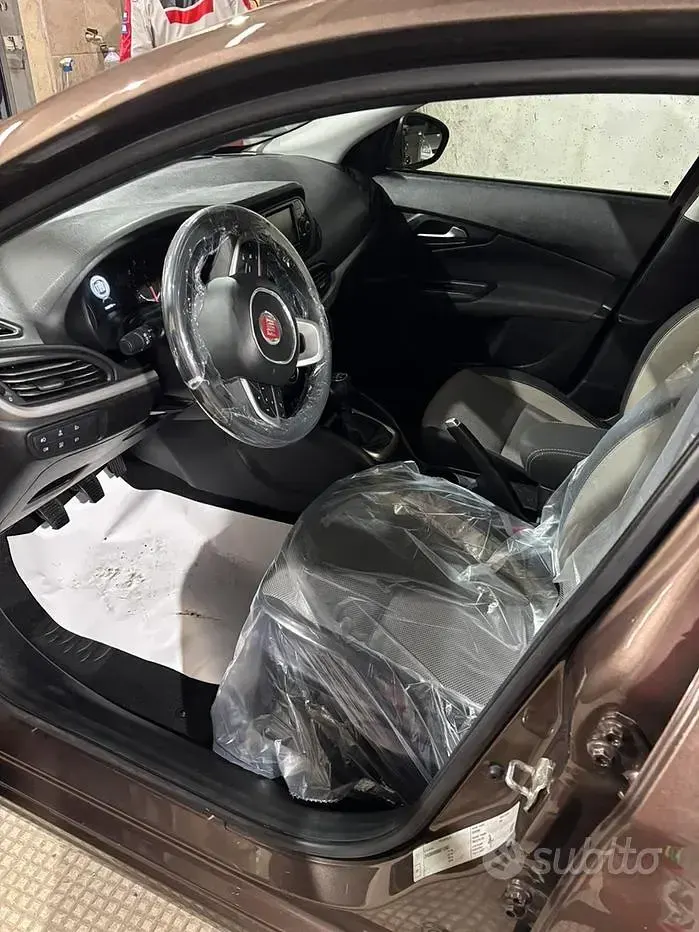 Usata Fiat Tipo 120 CV (88 kW) 2016 Marrone Berlina