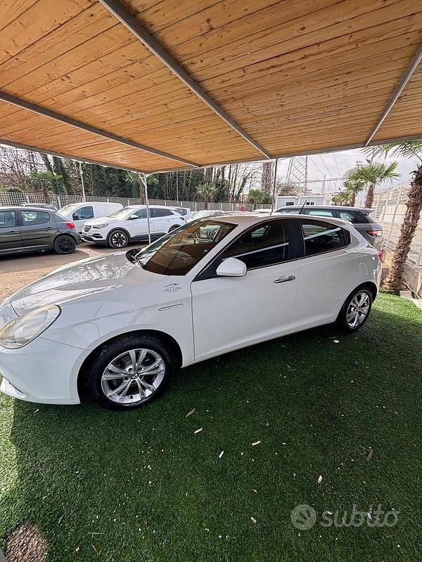 Usata Alfa Romeo Giulietta Exclusive 105 CV (77 kW) 2014 Bianco Utilitaria