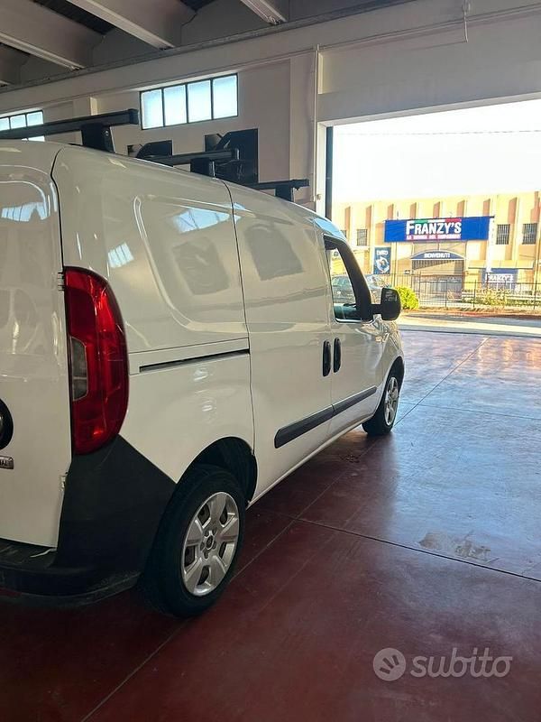 Usata Fiat Doblò 105 CV (77 kW) 2015 Bianco Monovolume