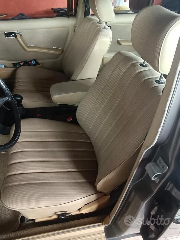 Usata Mercedes E300 72 CV (52 kW) 1984 Grigio Berlina