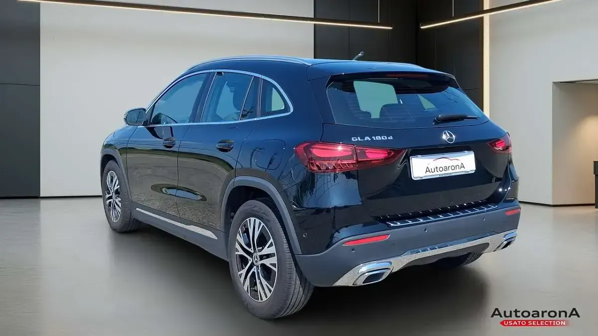 Usata Mercedes GLA180 Advanced Plus 116 CV (85 kW) 2023 Nero metallizzato SUV