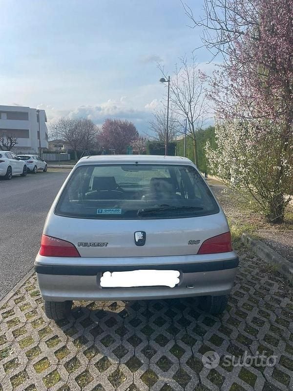 Usata Peugeot 106 60 CV (44 kW) 1999 Grigio Utilitaria