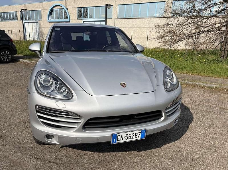 Usata Porsche Cayenne 245 CV (180 kW) 2012 Grigio SUV
