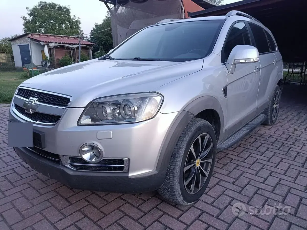 Usata Chevrolet Captiva LTZ 150 CV (110 kW) 2011 Grigio SUV