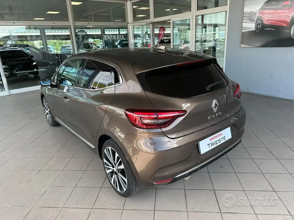 Usata Renault Clio V Initiale 131 CV (96 kW) 2020 Marrone Berlina