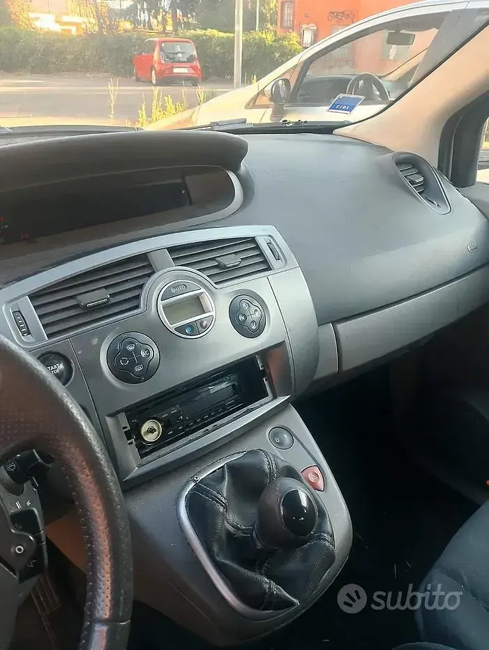 Usata Renault Scénic II 130 CV (95 kW) 2006 Grigio Monovolume