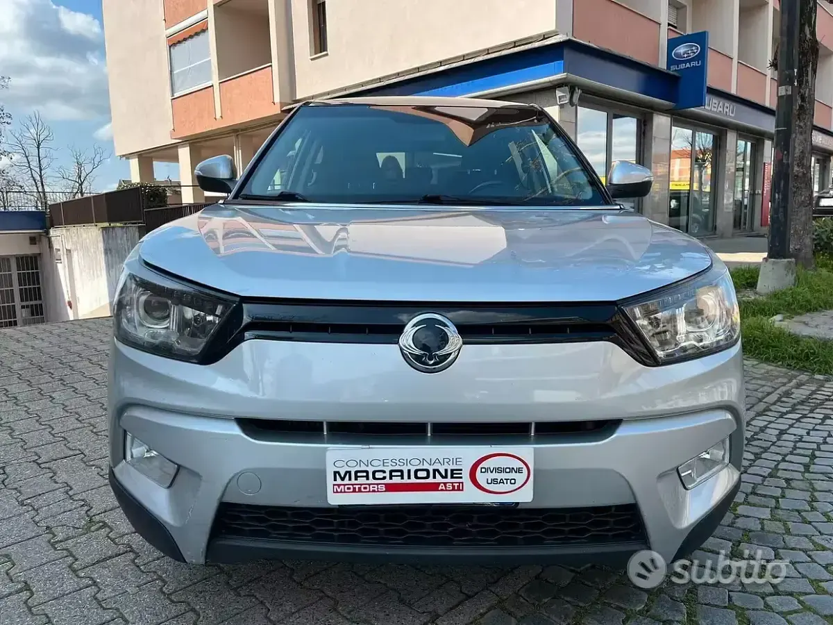 Usata SsangYong Tivoli 115 CV (84 kW) 2015 Grigio SUV
