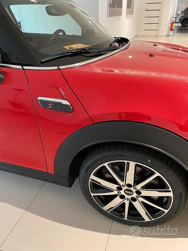 Usata Mini Cooper S Classic 178 CV (130 kW) 2023 Rosso Utilitaria