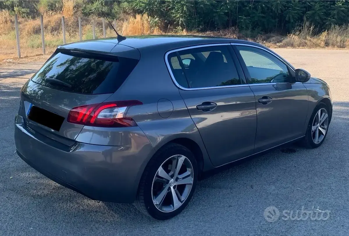 Usata Peugeot 308 GT-line 120 CV (88 kW) 2017 Grigio Berlina