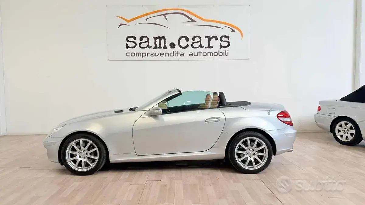 Usata Mercedes SLK350 272 CV (200 kW) 2005 Grigio Cabrio
