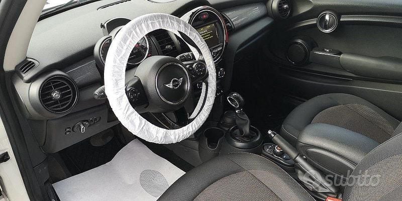 Usata Mini Cooper D 116 CV (85 kW) 2017 Bianco Utilitaria