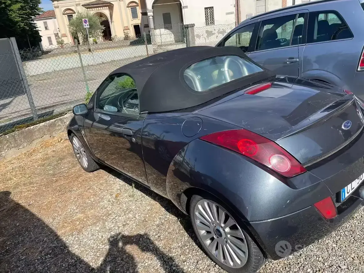 Usata Ford StreetKa 100 CV (73 kW) 2004 Grigio Cabrio