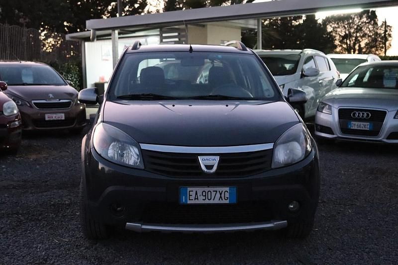 Usata Dacia Sandero Stepway 70 CV (51 kW) 2010 Grigio Utilitaria