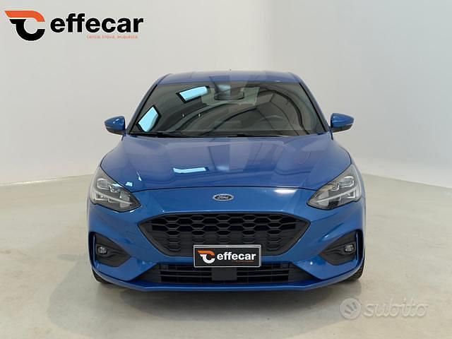 Käytetty Ford Focus ST-Line 125 HP (91 kW) 2020 Sininen Sedan