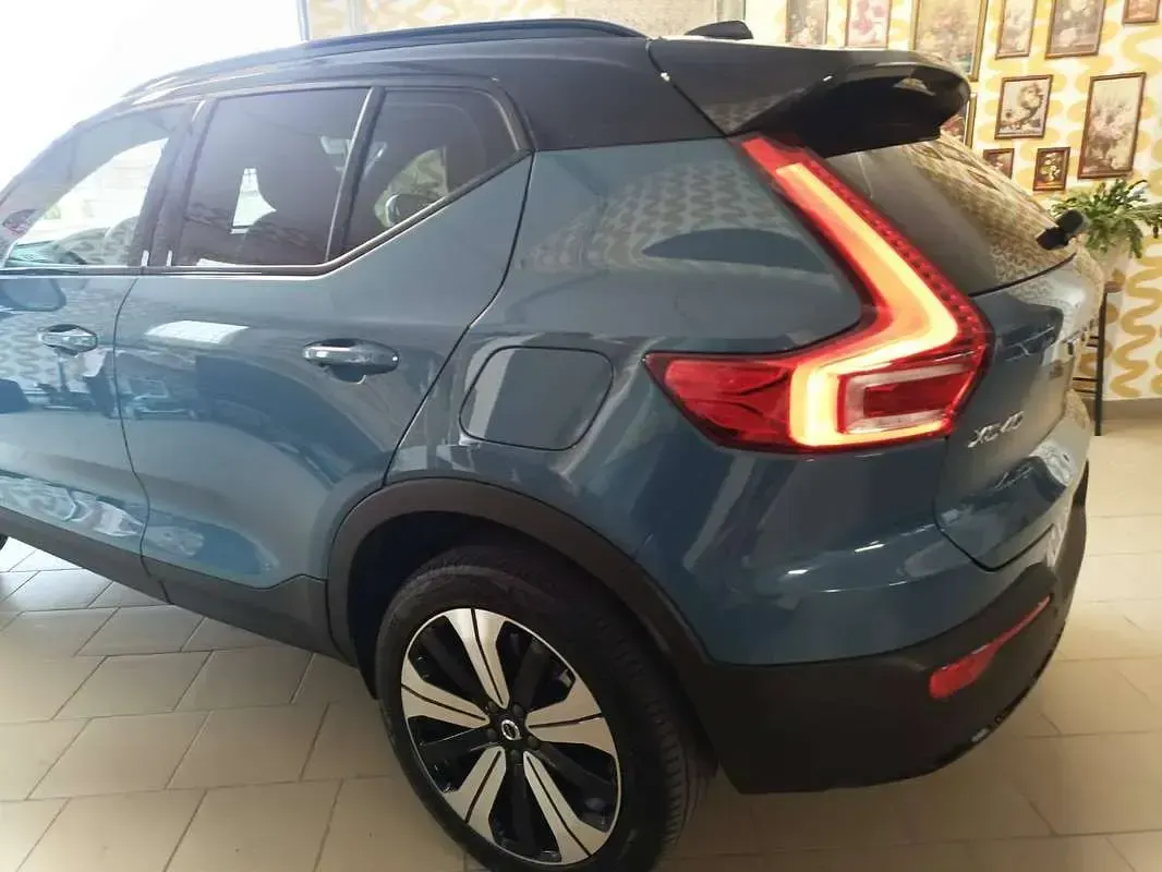 Usata Volvo XC40 Plus 183 kW (249 CV) 2023 Blu/azzurro SUV