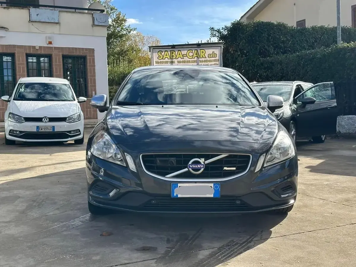 Usata Volvo V60 R-Design 163 CV (119 kW) 2011 Argento Station wagon