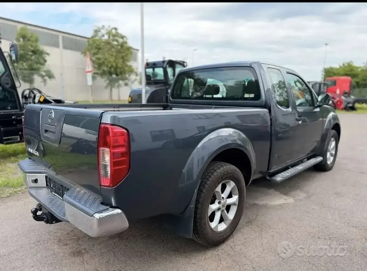 Usata Nissan Navara 190 CV (139 kW) 2014 Grigio Pick-up