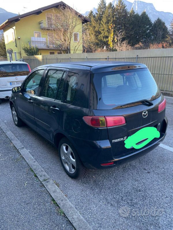 Usata Mazda 2 75 CV (55 kW) 2005 Nero Utilitaria