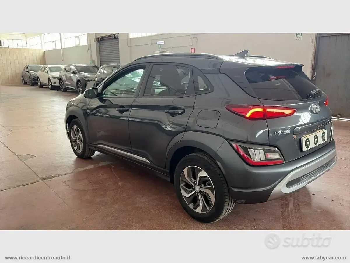 Usata Hyundai Kona 105 CV (77 kW) 2022 Grigio SUV