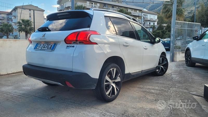 Usata Peugeot 2008 92 CV (67 kW) 2015 Bianco SUV