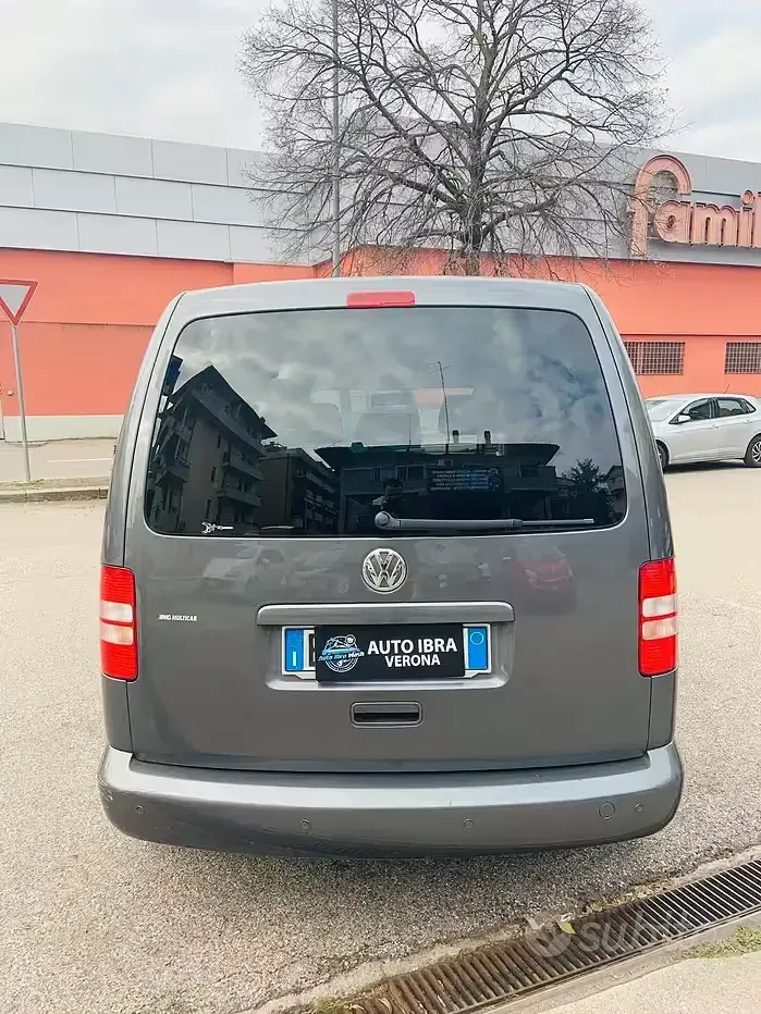 Usata VW Caddy Comfortline 102 CV (75 kW) 2011 Grigio Monovolume