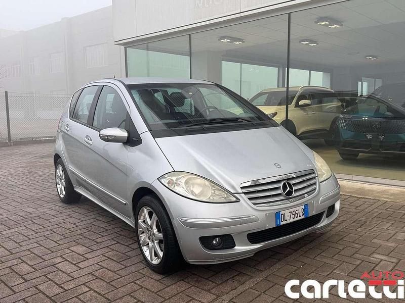 Grigio Usata 2007 Mercedes A150 Elegance Tre volumi | 2700 € (Buon prezzo) - Immagine 1/4