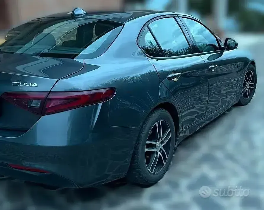 Usata Alfa Romeo Giulia 150 CV (110 kW) 2016 Grigio Berlina