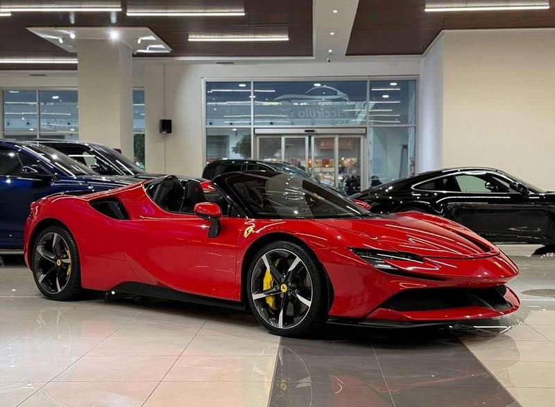 Rosso Usata 2024 Ferrari SF90 Cabrio | 549.990 € (Buon prezzo) - Immagine 1/4