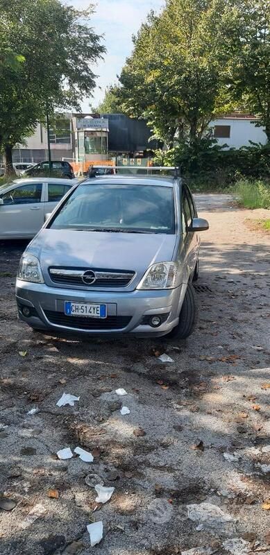 Usata 2010 Opel Meriva Monovolume | 2000 € (Ottimo prezzo) - Immagine 1/4