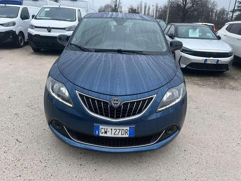 Usata Lancia Ypsilon 69 CV (50 kW) 2024 Blu/azzurro Utilitaria