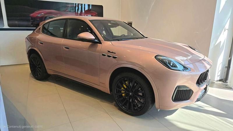 Rose gold liquid metal Nuova 2025 Maserati Grecale SUV | 112.500 € - Immagine 1/4
