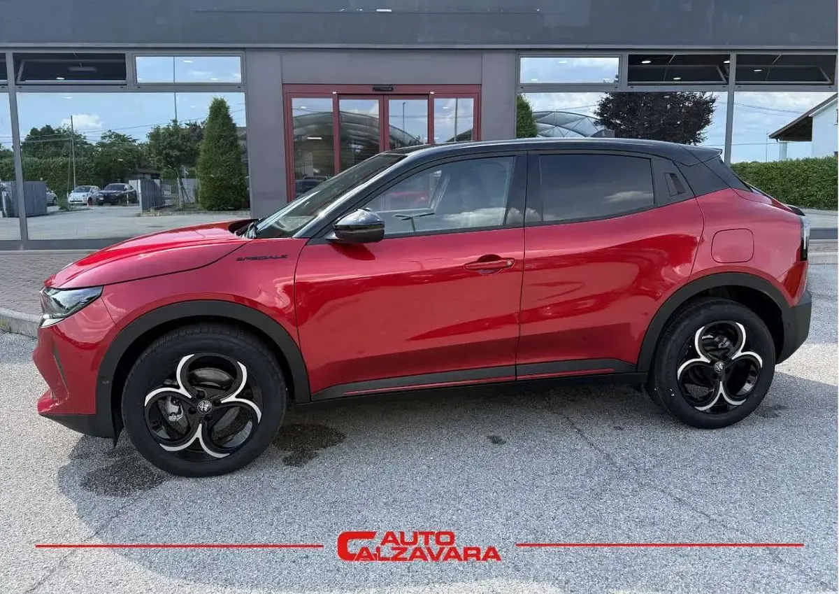 Nuova Alfa Romeo GT Junior Edizione Speciale 145 CV (106 kW) 2026 Rosso brera SUV