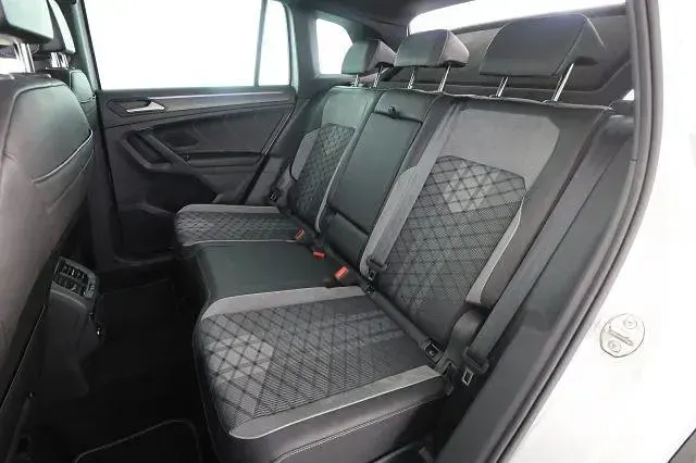 Usata VW Tiguan R-line 150 CV (110 kW) 2023 Argento SUV