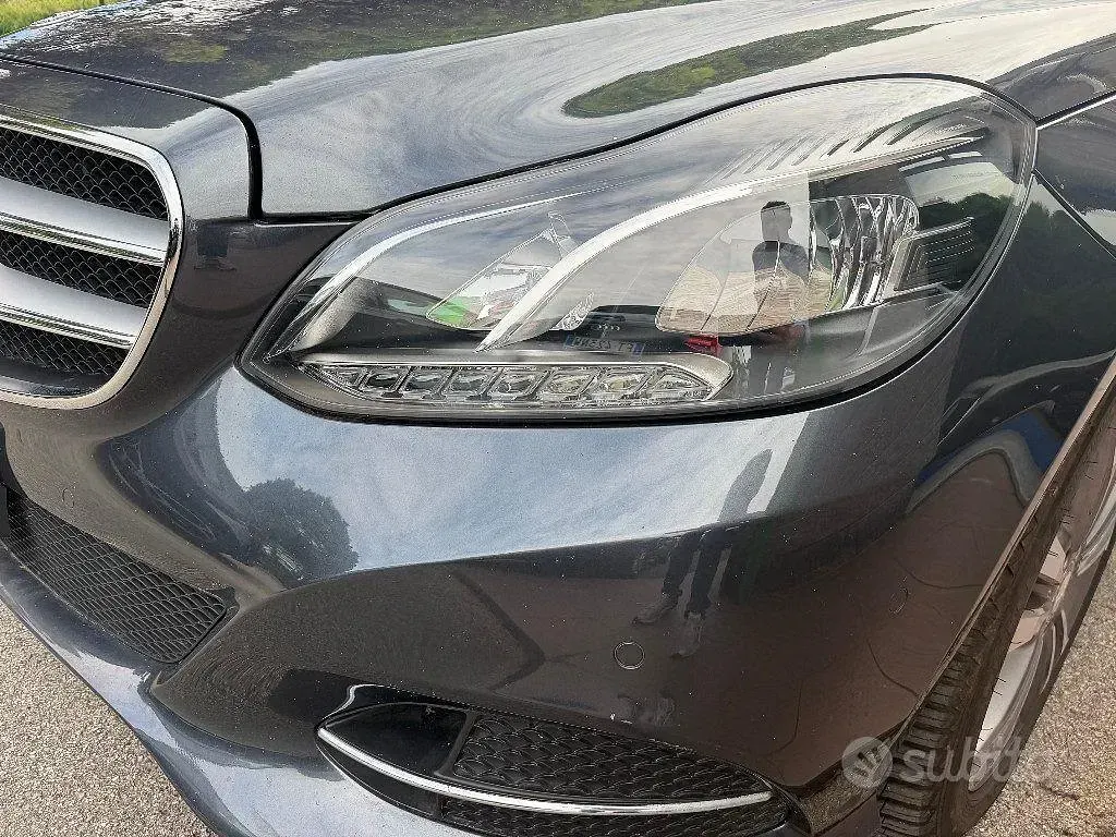 Usata Mercedes E220 170 CV (125 kW) 2014 Grigio Berlina